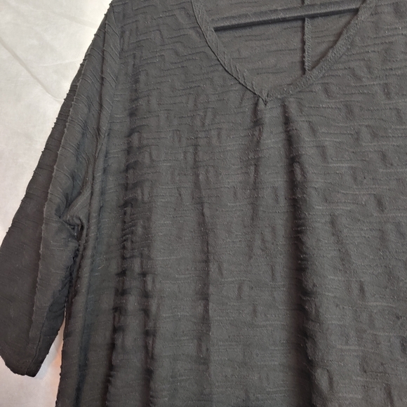 Thomas & Olivia asymetric hem black plus Size Top 1XL - Picture 2 of 10